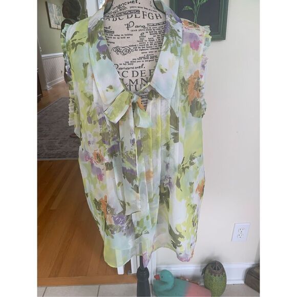 Vertigo Paris Sleeveless Blouse - Picture 1 of 8
